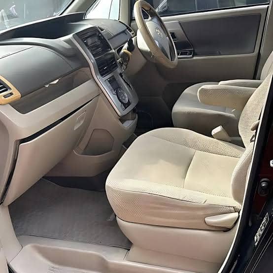 LOCATION TOYOTA NOAH-40$/JOUR