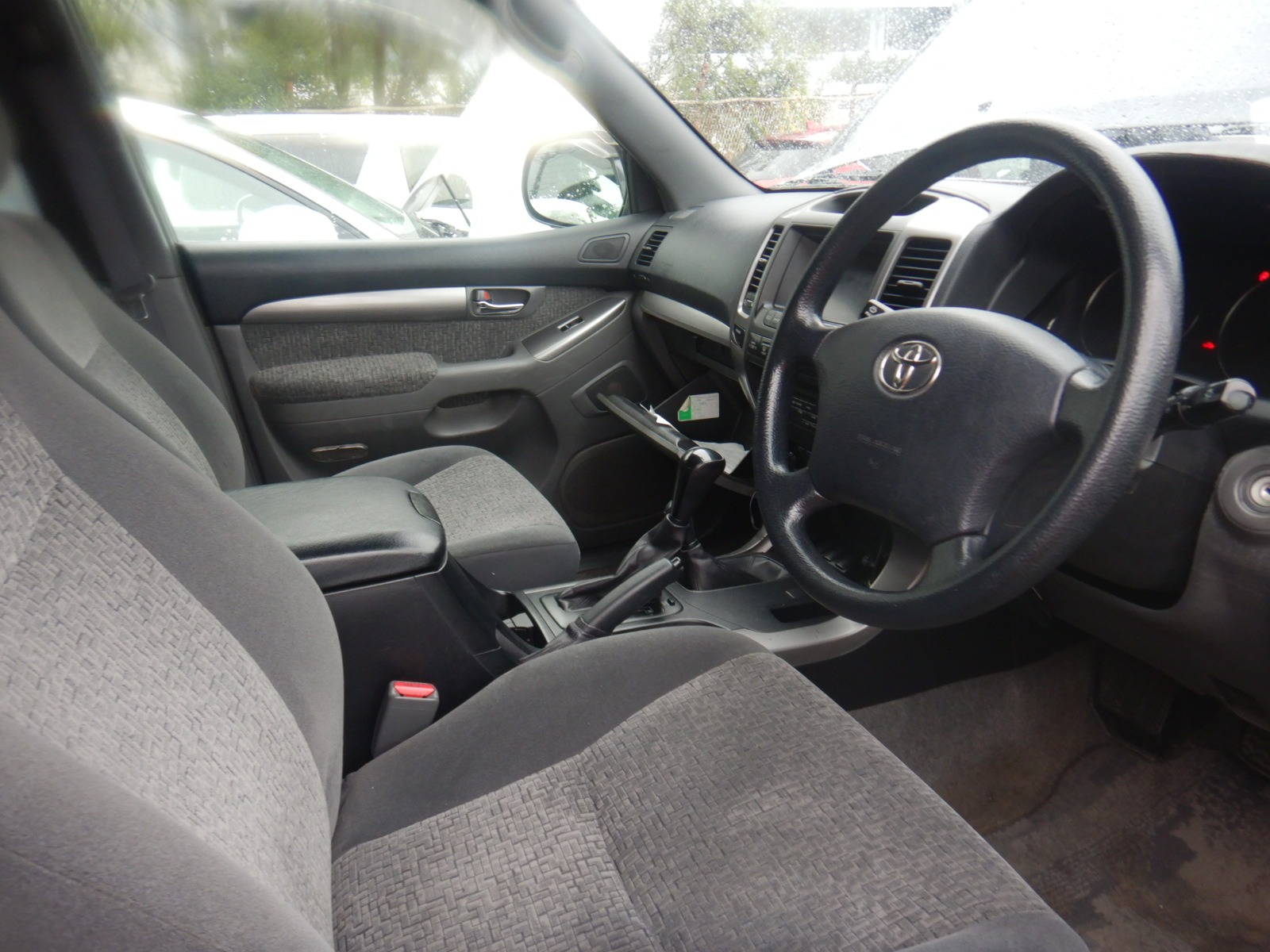 Photo 2 — TOYOTA PRADO TJR120